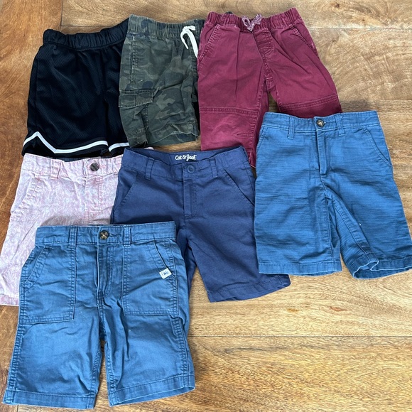 Carter's Other - Bundle of 7 pairs of boys shorts. Size 5T.
